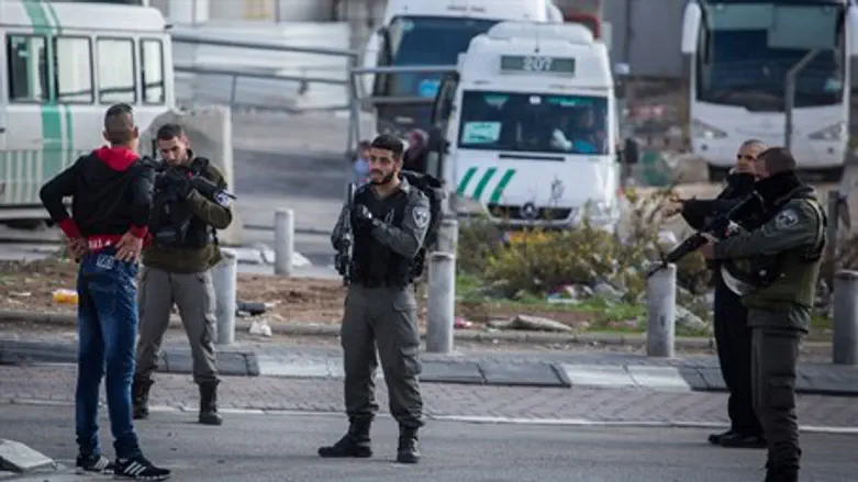 Arab checked by Border Police at Shuafat entrance (file)