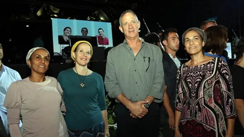 גנץ ו-3 האימהות