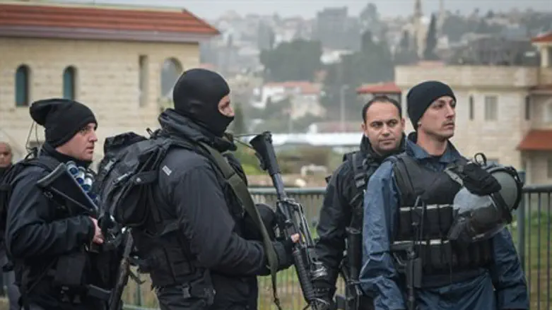 Security forces in Arara ahead of Nashat Milhem's elimination