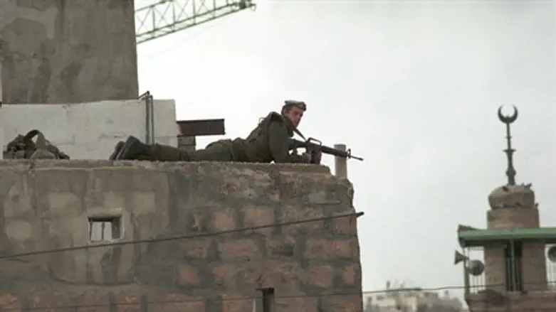 IDF soldier by Hevron mosque