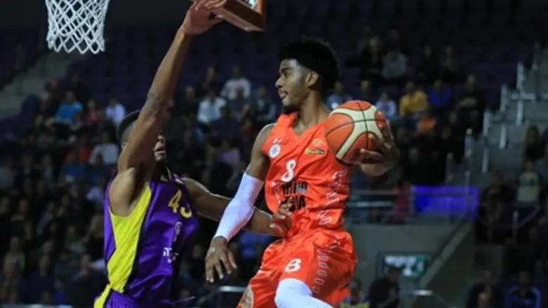 דאוסן מראשל"צ נחסם ע"י שחקן מחולון, הערב