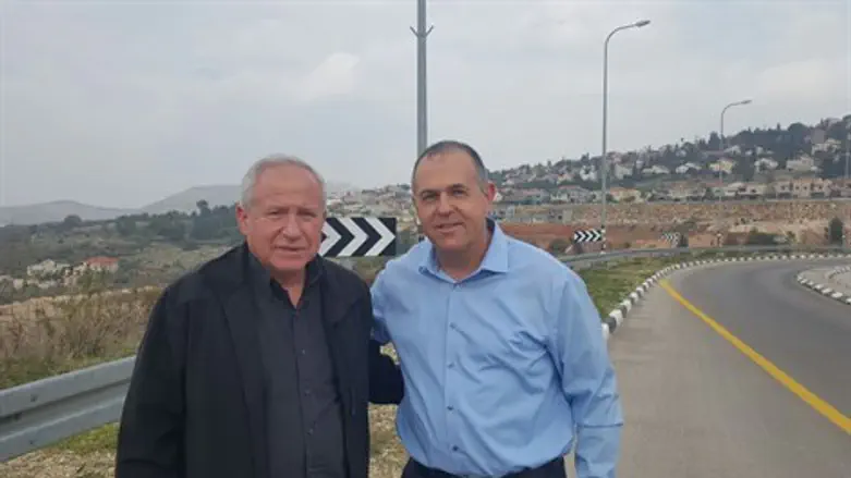 אבי נעים ואבי דיכטר