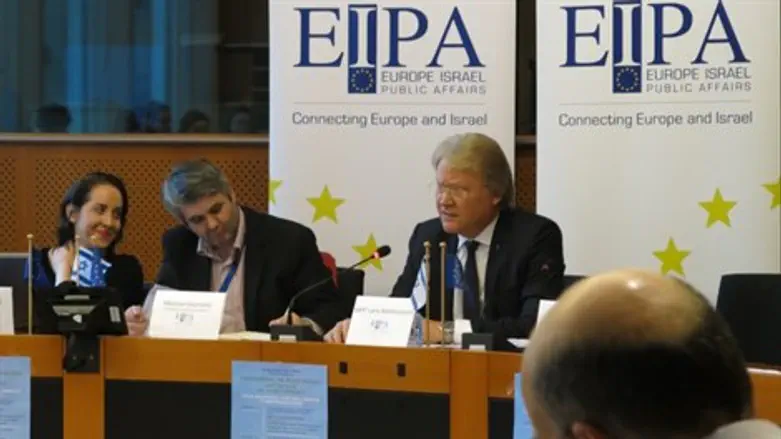 אדקטוסון בכנס