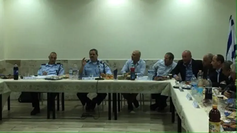 המפגש בלשכת המפכ''ל