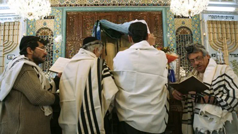 Jews in Iranian synagogue