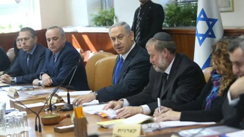 Netanyahu holds cabinet meeting