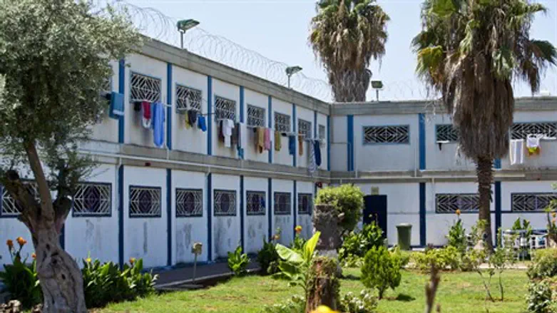 חצר כלא מעשיהו. ארכיון