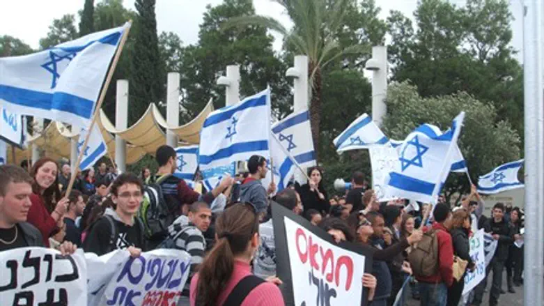 Im Tirtzu protest (illustration)