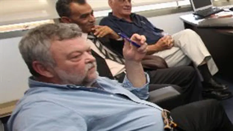מצב אבסורדי. גילאון