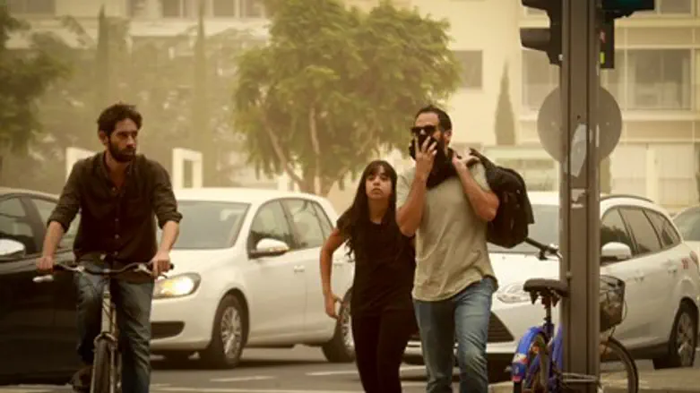 Man covers his mouth in dust storm (file)