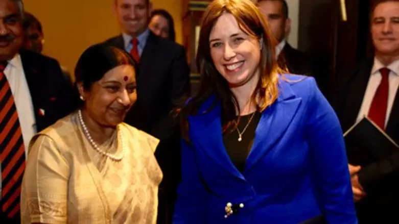 סגנית השר חוטובלי עם שרת החוץ ההודית
