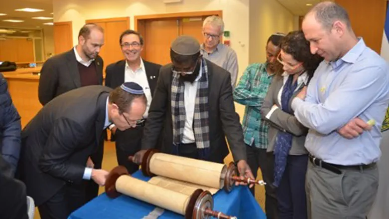 ספר התורה שנתרם, היום בעיריית ירושלים