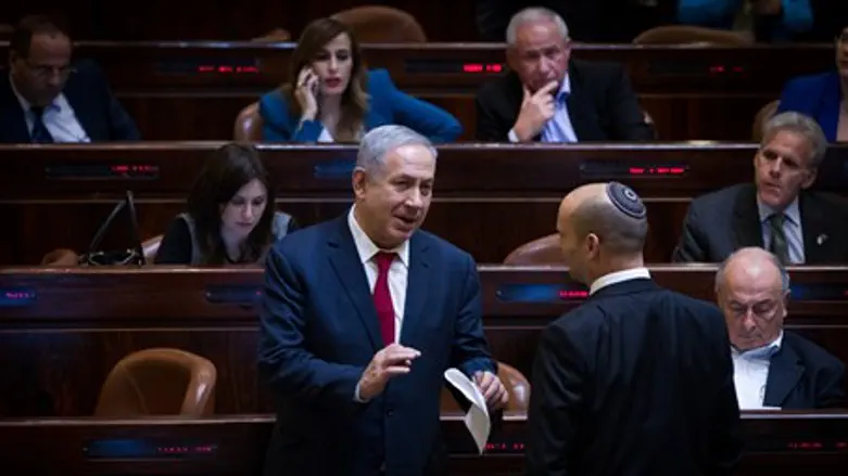 Netanyahu and Bennett at Knesset session