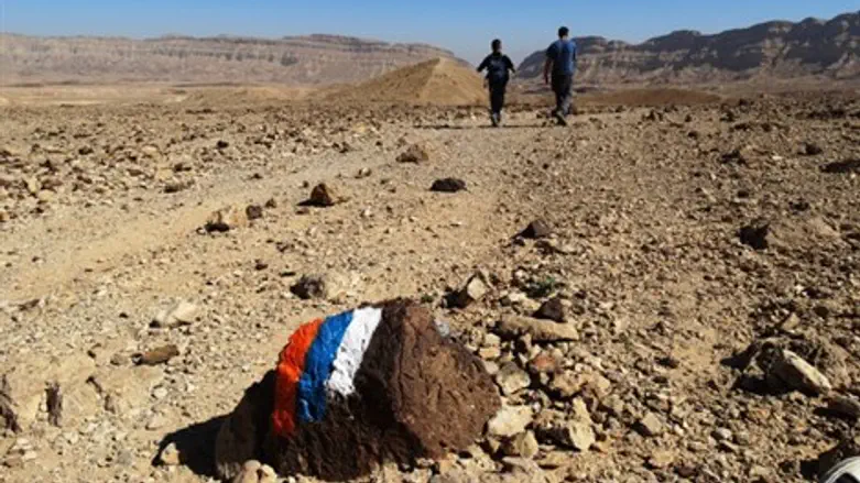 מטיילים בשביל ישראל