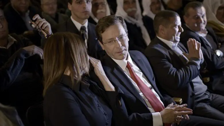 Shelly Yechimovich, Yitzhak Herzog