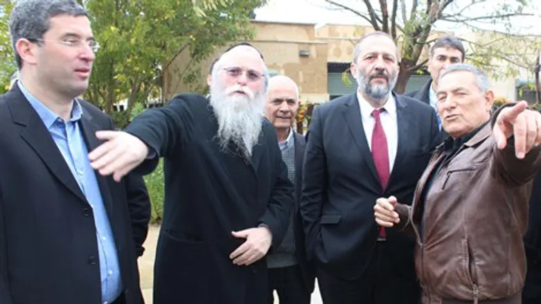 דרעי מבקר בכפר