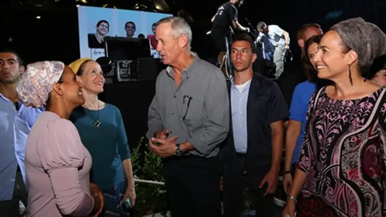 Three mothers with Benny Gantz