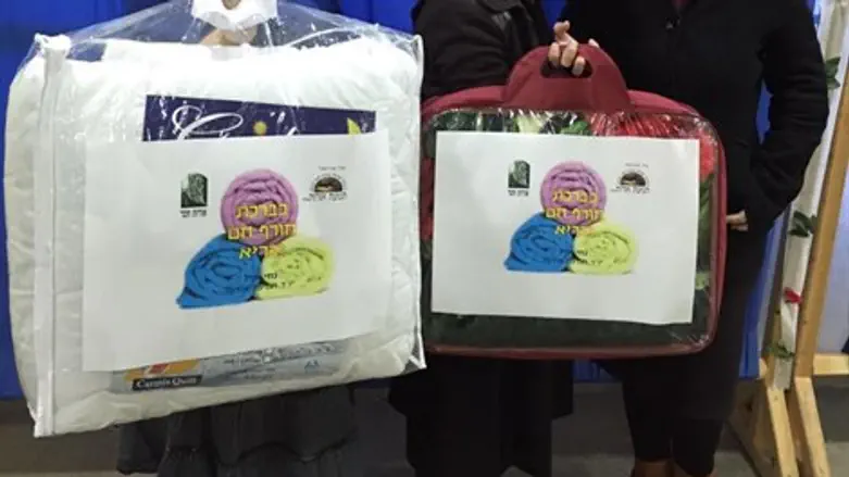 השמיכות המחולקות