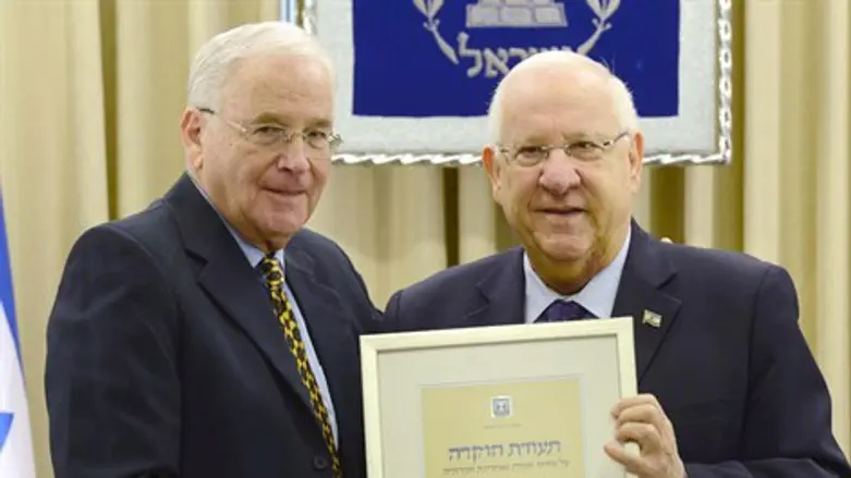 קדמן מקבל את האות