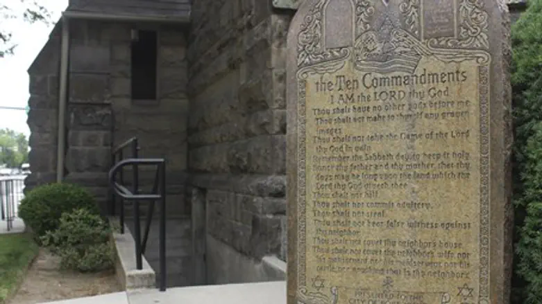 Ten Commandments monument (file)