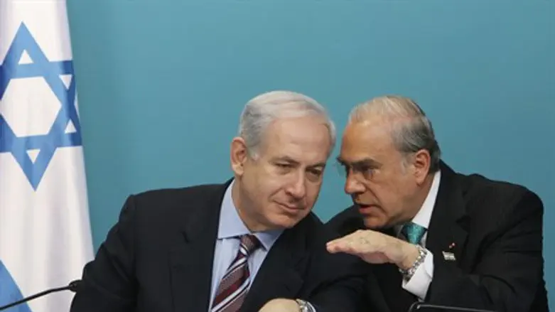 General Secretary Angel Gurria (R) speaks with PM Netanyahu