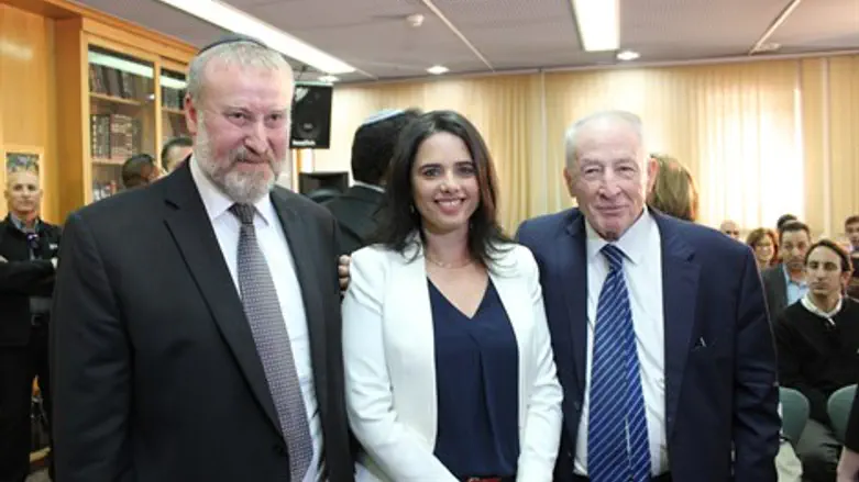 שקד עם היועמ"ש היוצא והיועמ"ש הנכנס