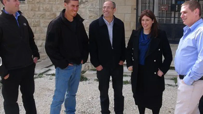 Ципи Хотовели в Гуш-Эционе