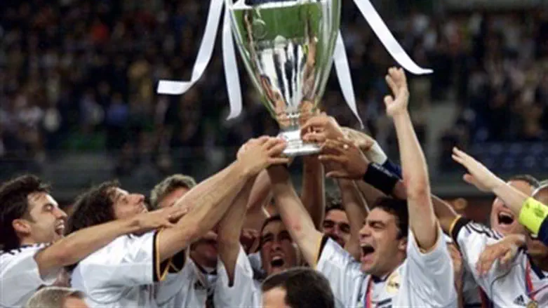 היירו במדי ריאל מדריד. סמל ושחקן עבר