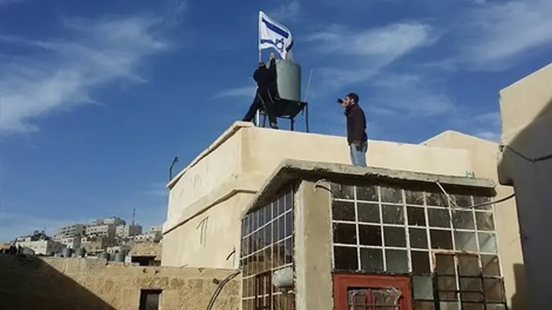 יהודים בבתי רחל ולאה בחברון