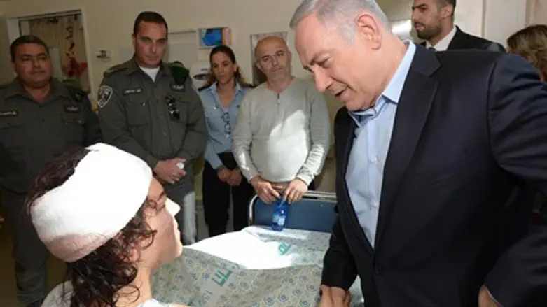 Netanyahu visits injured policewoman