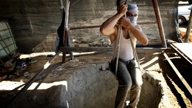 Hamas smuggling tunnel into Sinai (file)