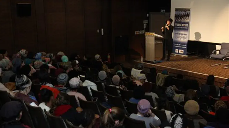 אחדות. ערב הנשים אמש