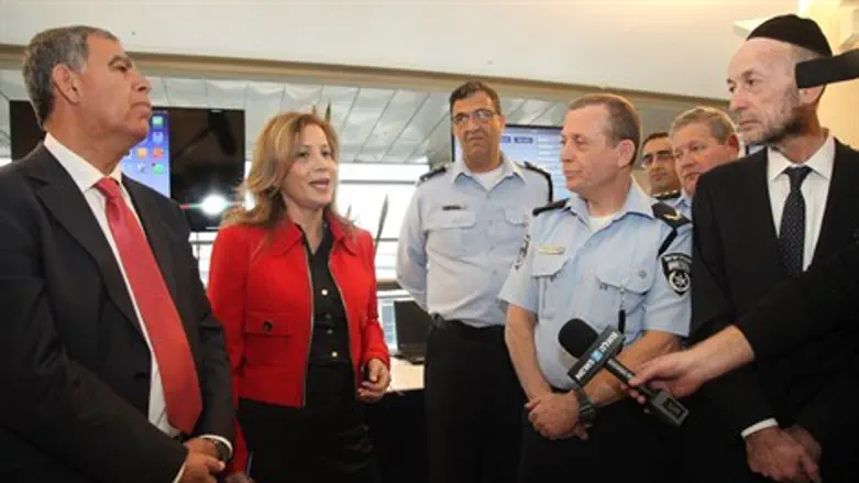 הח"כים והשוטרים