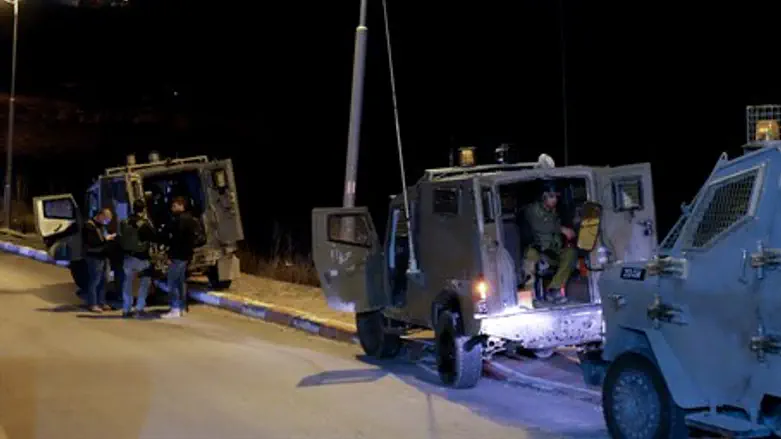 Israeli forces search for Neve Daniel stabber