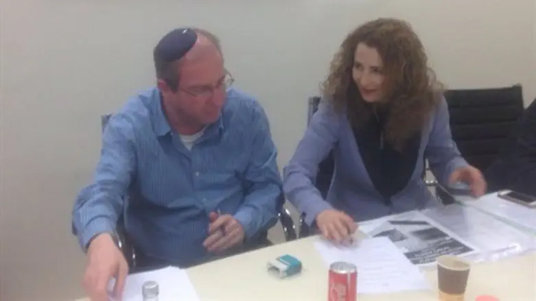 החתימה על החוזה