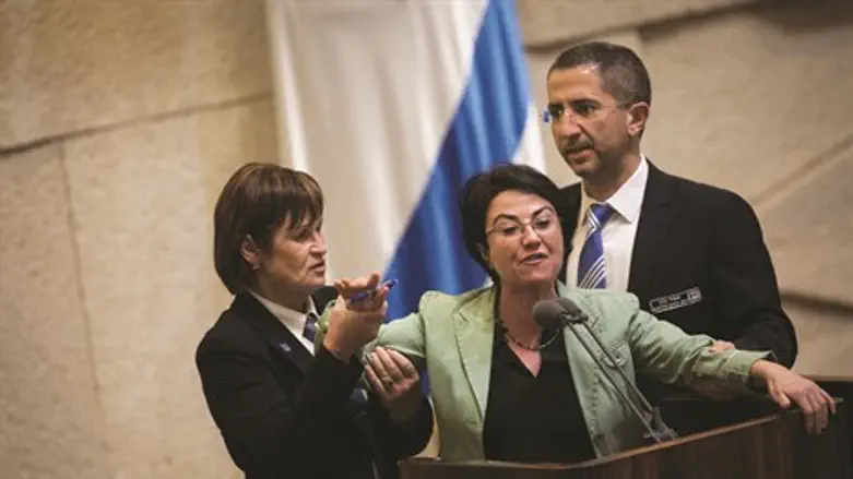 ומי ימנע מבג"ץ, גם אחרי החוק החדש, לפסול את השעיית הח"כים? ח"כ זועבי מוצאת מהכנסת, השבוע