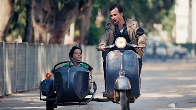 למה אנחנו נמשכים אל הבמה כמו יתושים למחנה ההשמדה הסגול הזה? משה איבגי