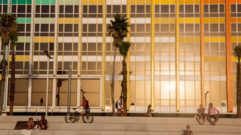 В теплый день на пляже