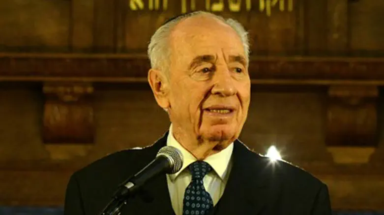 Shimon Peres at the Oslo Central Synagogue