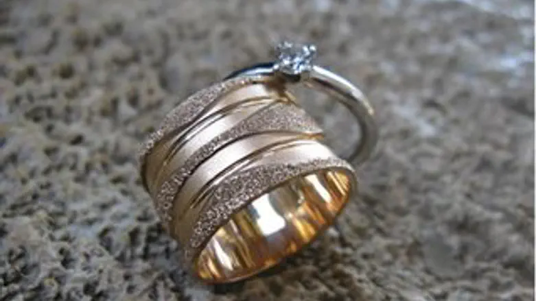 התחתנו במועד