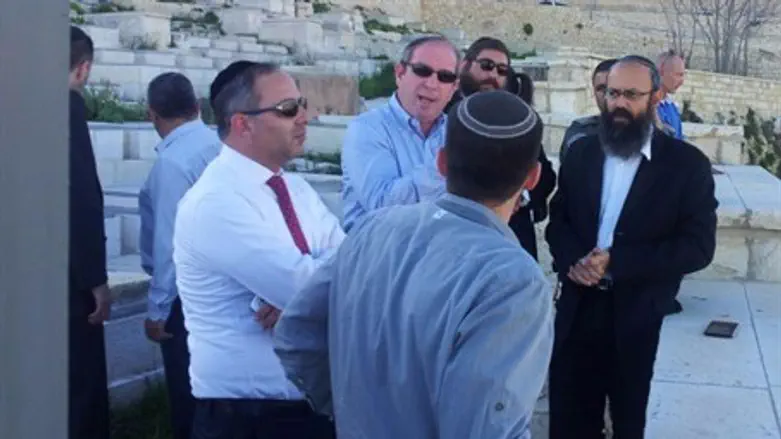 Экскурсия по Хар ха-Зеитим. Иллюстрация