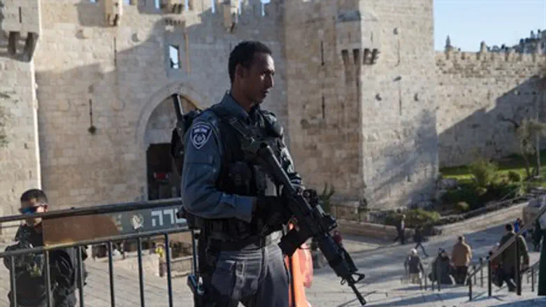 Border Police officer at Damascus Gate (file)