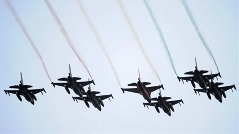 Dutch F-16 fighter jets (archive)