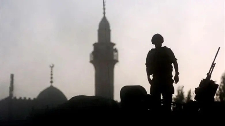 חייל צה"ל בכפר מרון א-ראס במלחמת לבנון השנייה