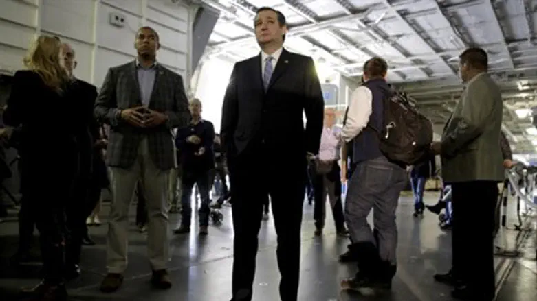Cruz abourd the Yorktown