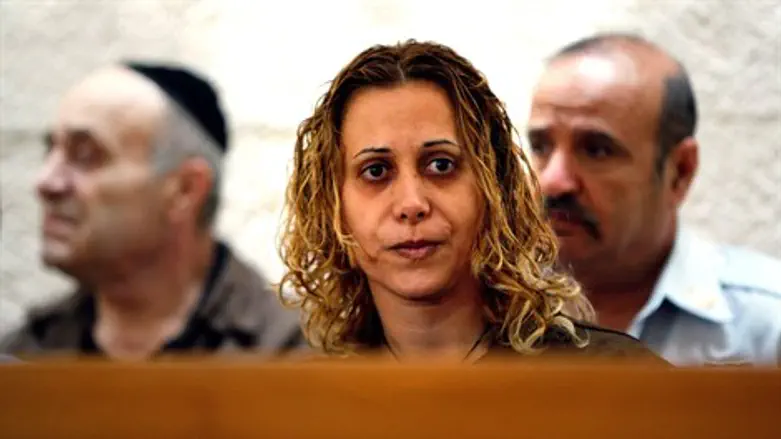 תצא מהכלא מרוששת. אתי אלון