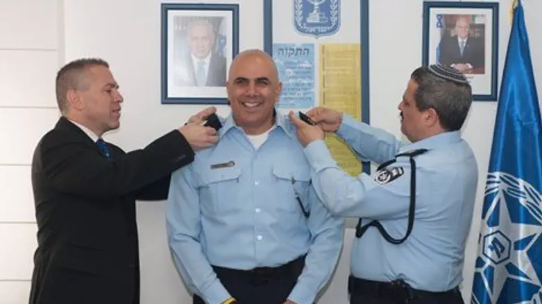 ברקת מקבל דרגות ניצב