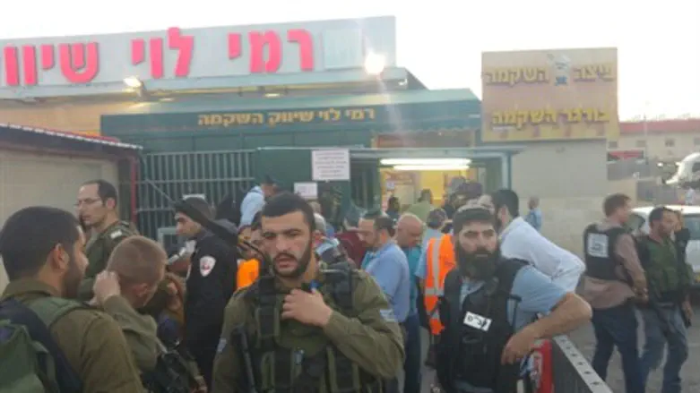 פיגוע דקירה בשער בנימין