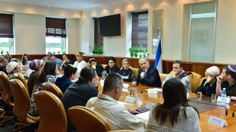 Глава правительства и семьи пострадавших