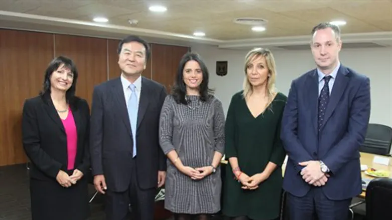 בכירי הארגון בביקור בישראל עם צמרת משרד המשפטים